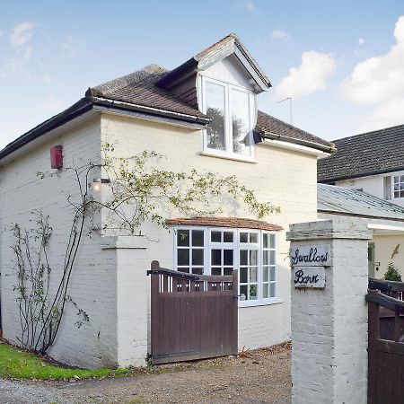Swallow Barn Villa Chobham  Exterior photo